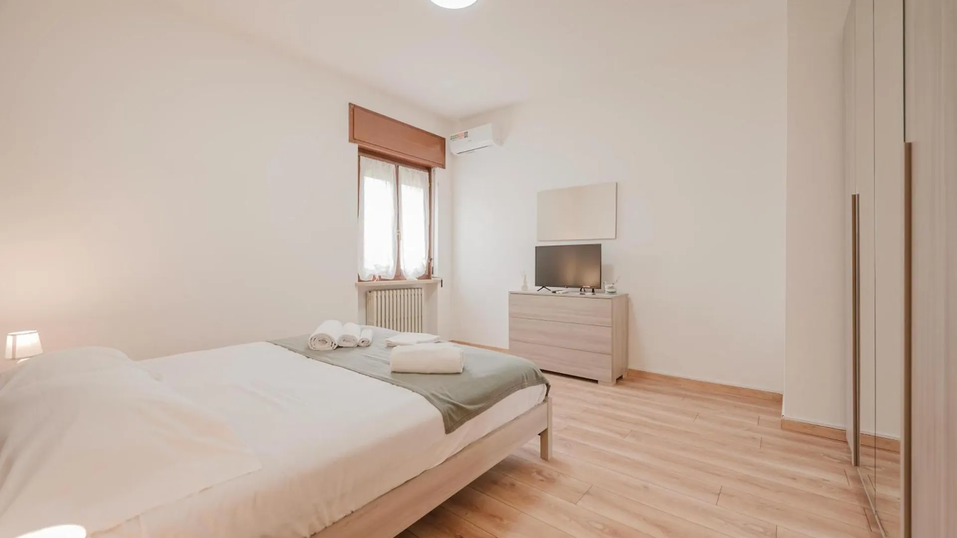 Apartamento Casa Rivoli - Private Garden & Free Parking Rivoli Veronese 0*,  Italia