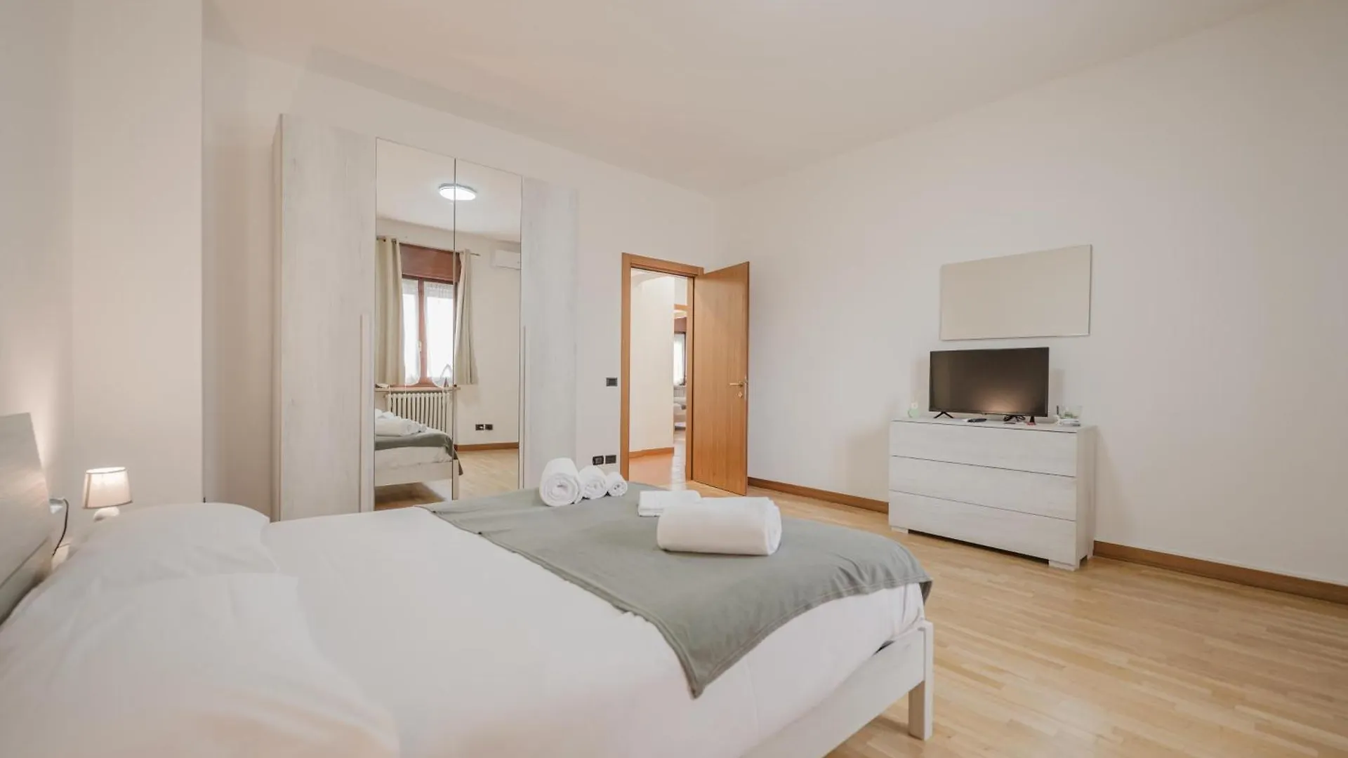 Apartamento Casa Rivoli - Private Garden & Free Parking Rivoli Veronese